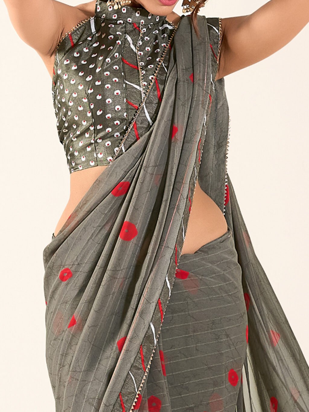 Exquisite Grey Flowing Georgette Printed Saree - Image 3