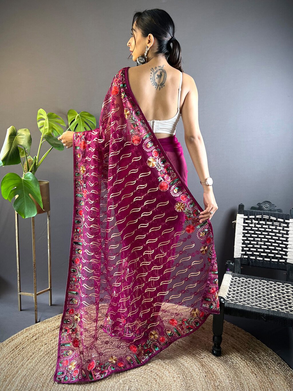 Exquisite Magenta Designer Zari Woven Distinct Saree - Image 2