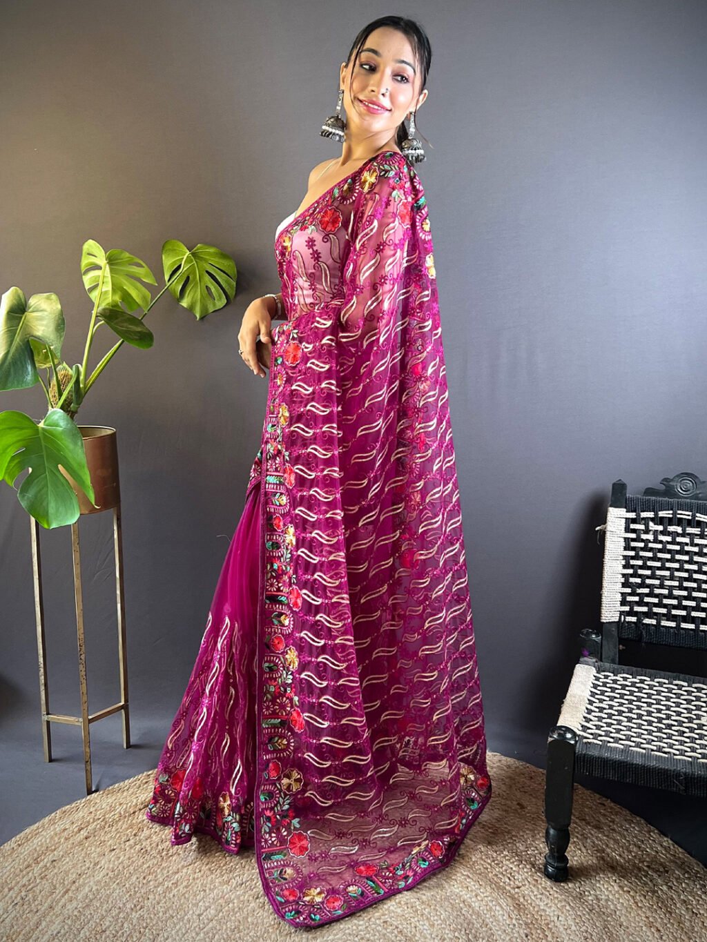 Exquisite Magenta Designer Zari Woven Distinct Saree - Image 3