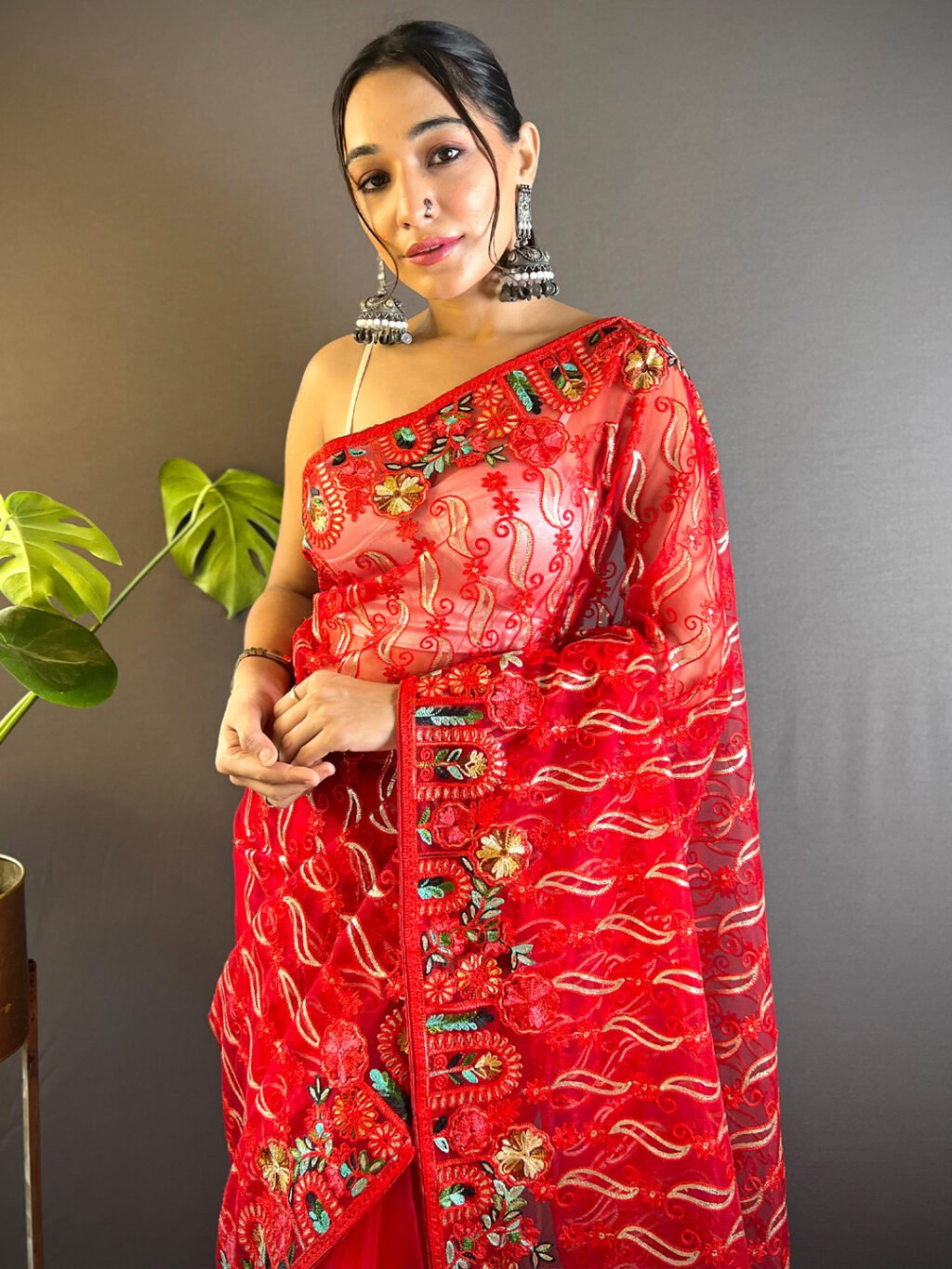 Exquisite Red Designer Zari Woven Unique Saree - Image 4