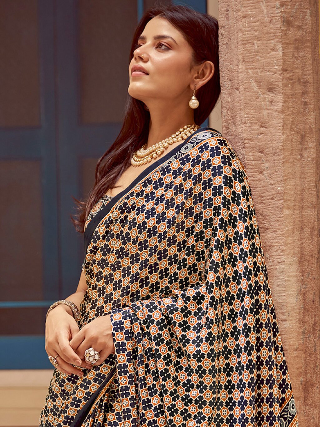 Myra Black Crepe Zari Bagh Print Saree - Image 3