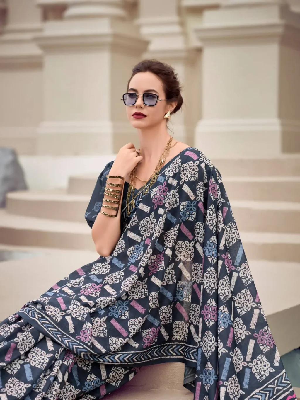 Printed Floral Blue Mal Mal Silk Saree - Image 2